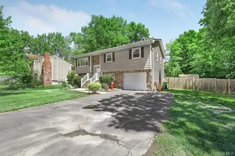 11 Danspence Road Poughkeepsie NY 12603