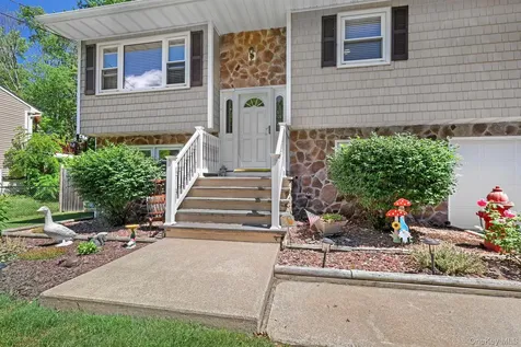 11 Danspence Road Poughkeepsie NY 12603