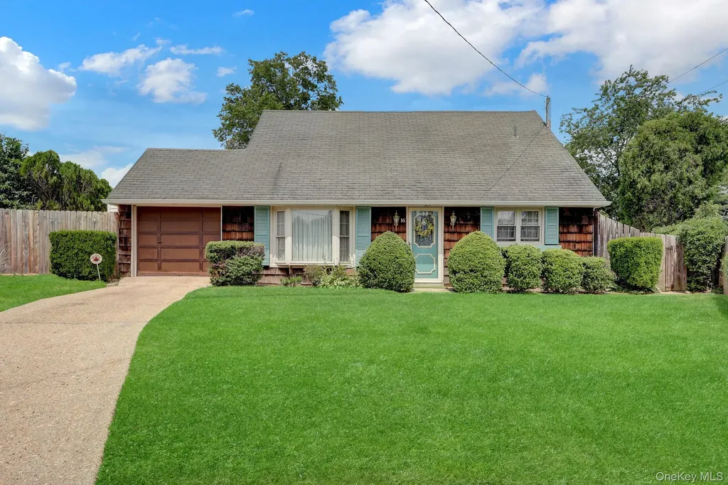 16 Texas Court Syosset NY 11791