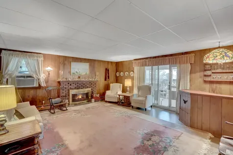 16 Texas Court Syosset NY 11791