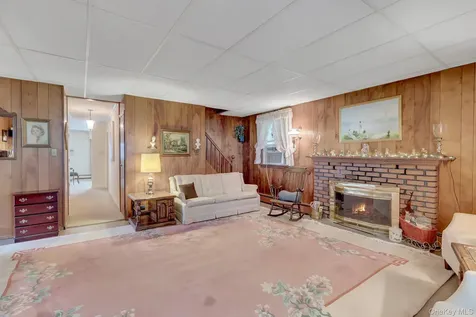 16 Texas Court Syosset NY 11791