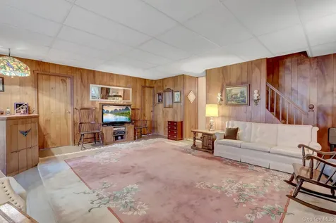 16 Texas Court Syosset NY 11791