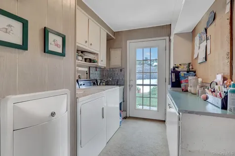 16 Texas Court Syosset NY 11791
