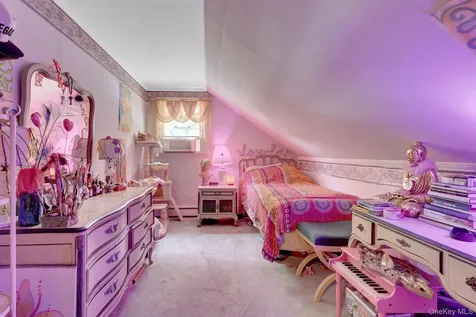 16 Texas Court Syosset NY 11791