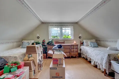 16 Texas Court Syosset NY 11791