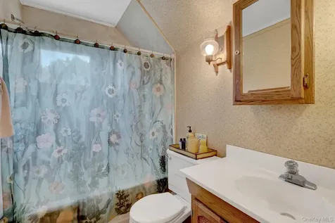 16 Texas Court Syosset NY 11791