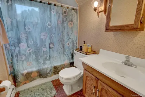 16 Texas Court Syosset NY 11791