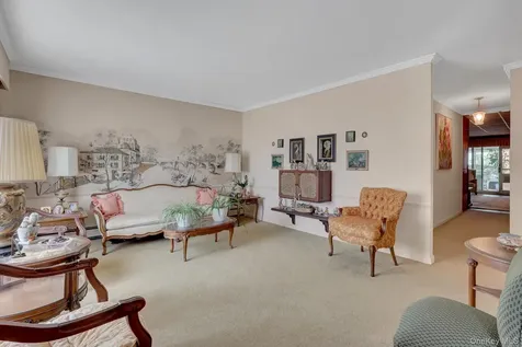 16 Texas Court Syosset NY 11791