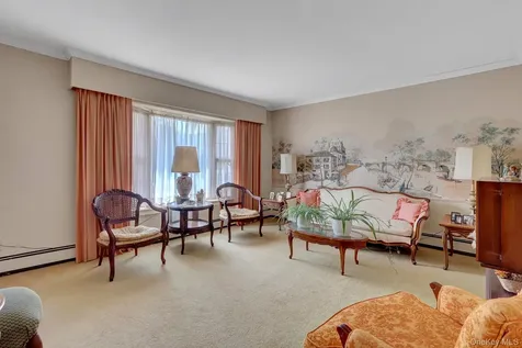 16 Texas Court Syosset NY 11791