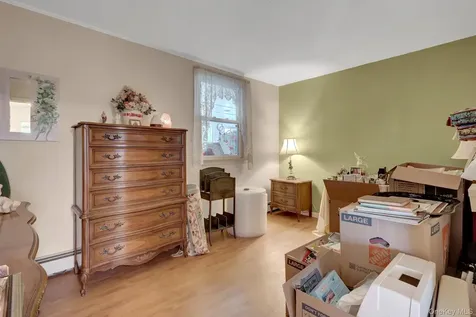 16 Texas Court Syosset NY 11791