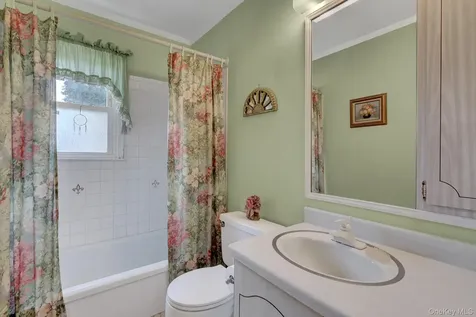 16 Texas Court Syosset NY 11791