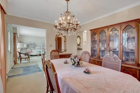 16 Texas Court Syosset NY 11791