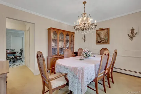 16 Texas Court Syosset NY 11791