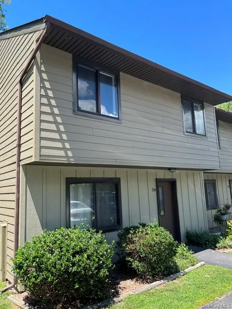 24 Hudson Heights Drive Poughkeepsie NY 12601