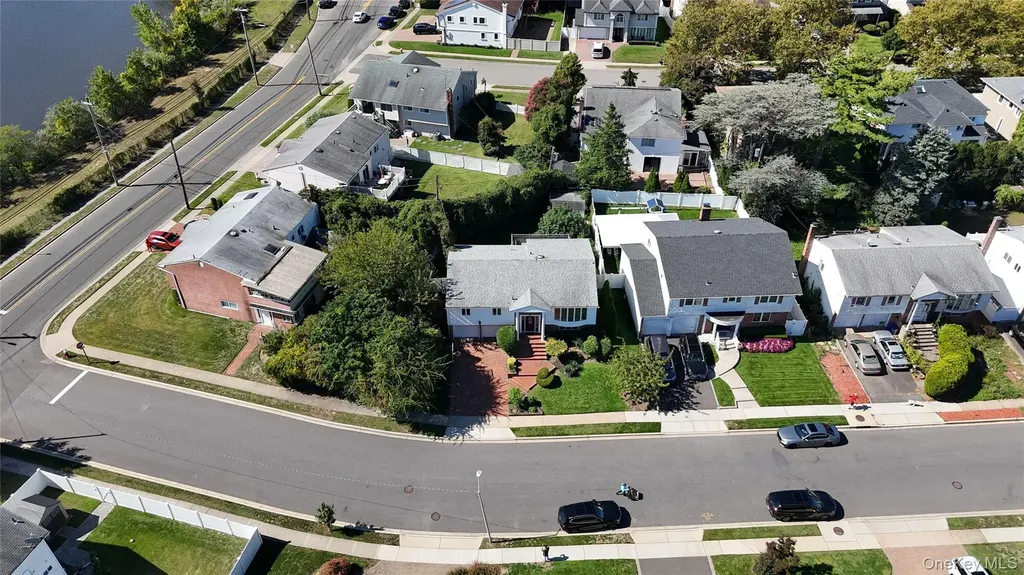 8 Gale Drive North Woodmere NY 11581