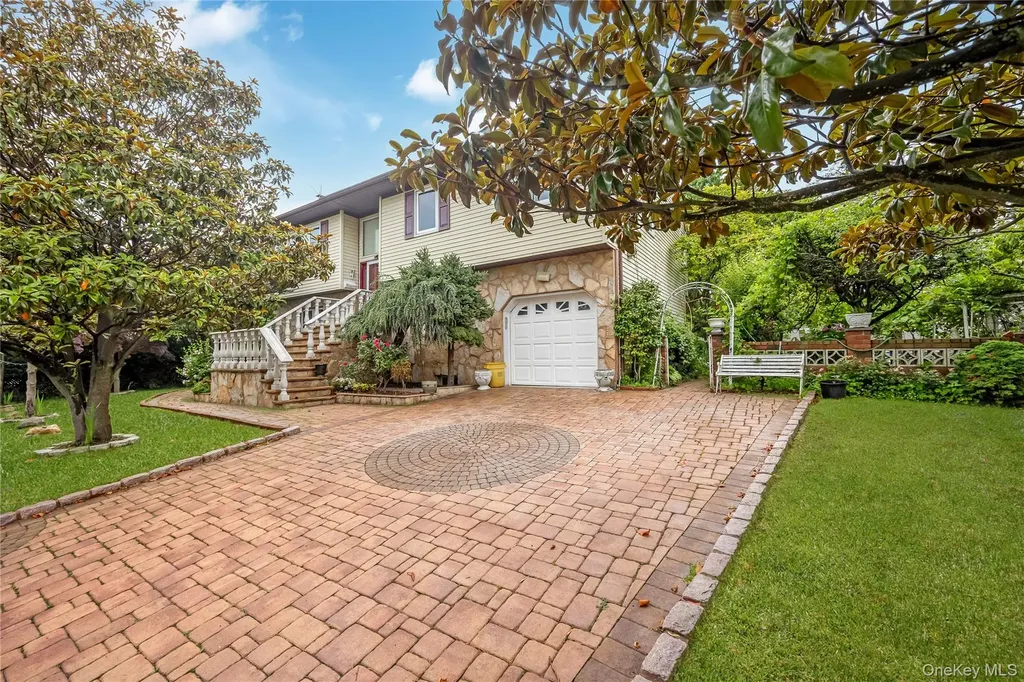 26 Block Terrace Farmingdale NY 11735