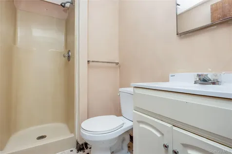 26 Block Terrace Farmingdale NY 11735