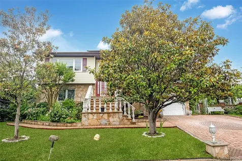 26 Block Terrace Farmingdale NY 11735