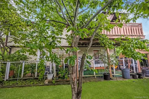 26 Block Terrace Farmingdale NY 11735