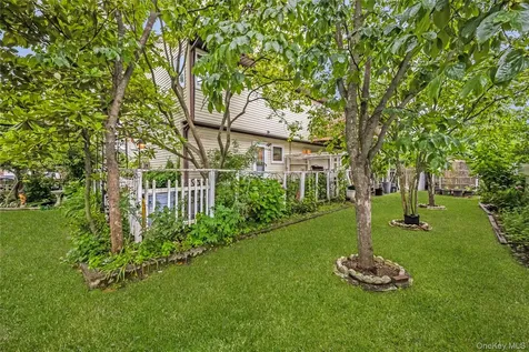 26 Block Terrace Farmingdale NY 11735