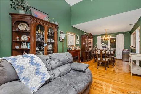 26 Block Terrace Farmingdale NY 11735