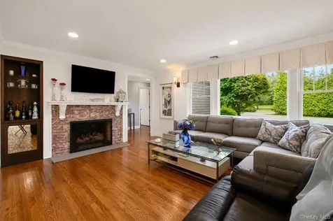 65 Shore Road Westhampton NY 11977
