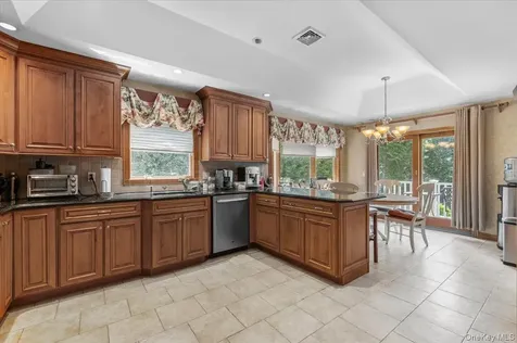 100 Cabot Road Massapequa NY 11758