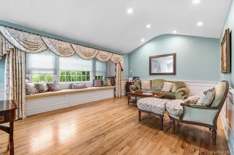 100 Cabot Road Massapequa NY 11758