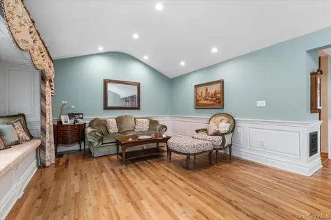 100 Cabot Road Massapequa NY 11758