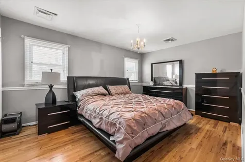 100 Cabot Road Massapequa NY 11758