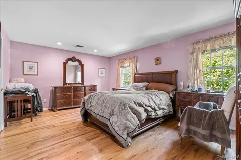 100 Cabot Road Massapequa NY 11758