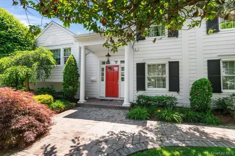 100 Cabot Road Massapequa NY 11758