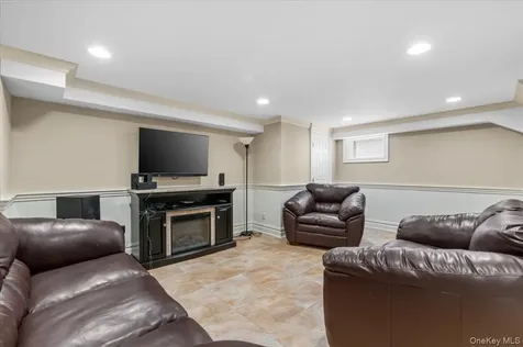 100 Cabot Road Massapequa NY 11758