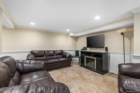 100 Cabot Road Massapequa NY 11758