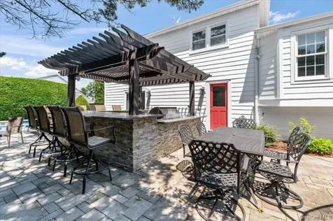 100 Cabot Road Massapequa NY 11758