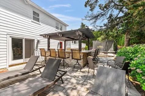 100 Cabot Road Massapequa NY 11758