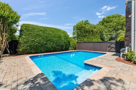 100 Cabot Road Massapequa NY 11758