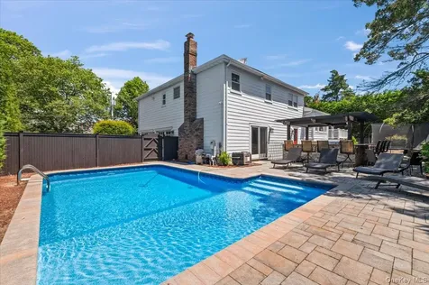 100 Cabot Road Massapequa NY 11758