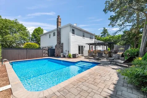 100 Cabot Road Massapequa NY 11758