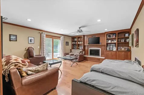 100 Cabot Road Massapequa NY 11758