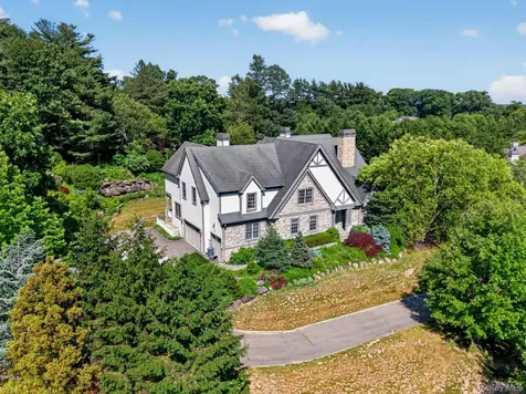 5 Westgate Road Muttontown NY 11791