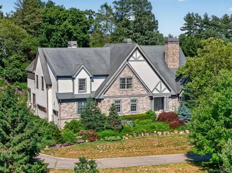 5 Westgate Road Muttontown NY 11791