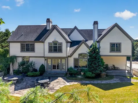 5 Westgate Road Muttontown NY 11791