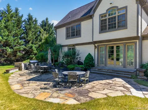 5 Westgate Road Muttontown NY 11791