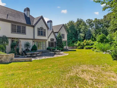 5 Westgate Road Muttontown NY 11791