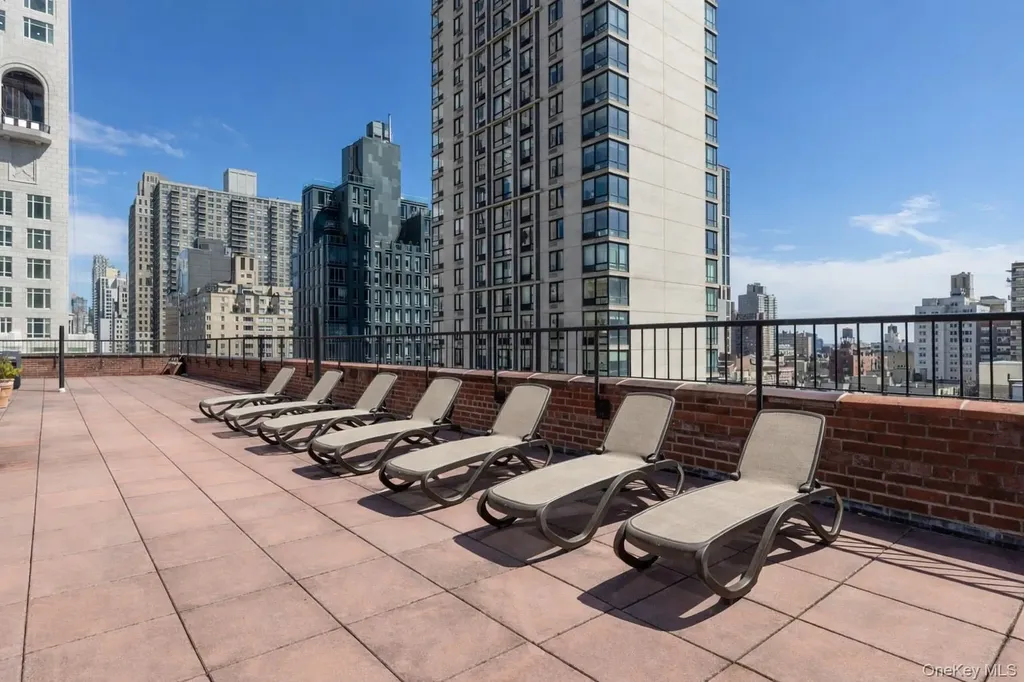 241 E 76th Street New York (manhattan) NY 10021