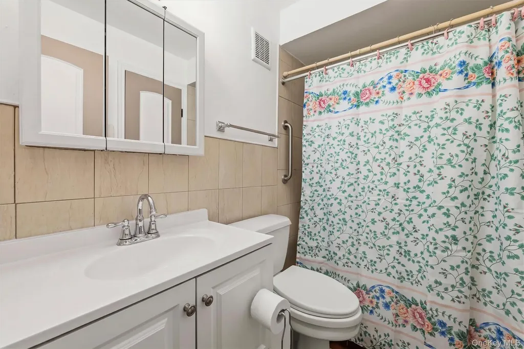 820 Leland Avenue Bronx NY 10473