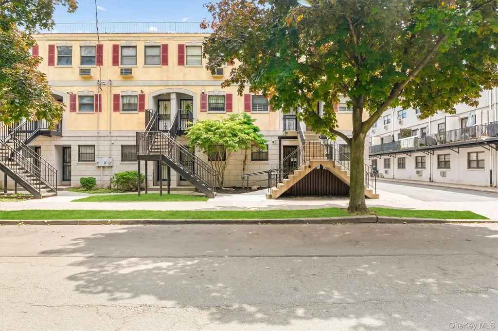 820 Leland Avenue Bronx NY 10473