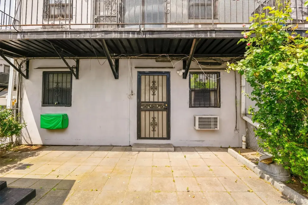 820 Leland Avenue Bronx NY 10473