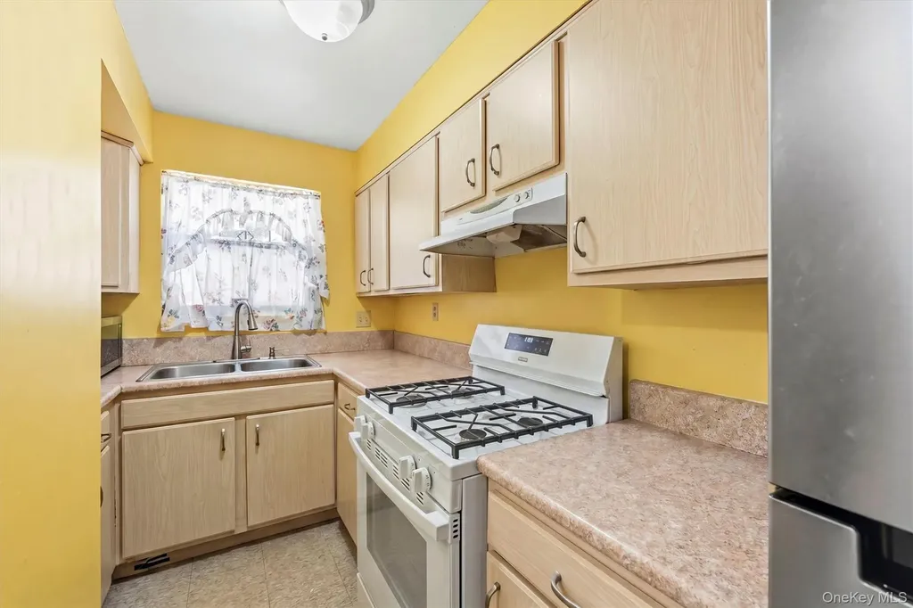 820 Leland Avenue Bronx NY 10473